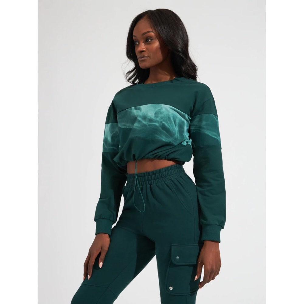 Never worn BuffBunny “Avo green” Cadi crop sweater, size L